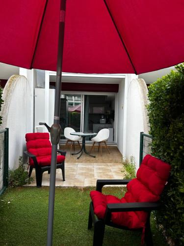 Au Pacific Studio avec jardin à 3 mn des plages