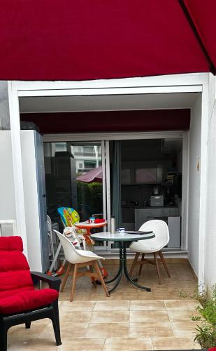 Au Pacific Studio avec jardin à 3 mn des plages