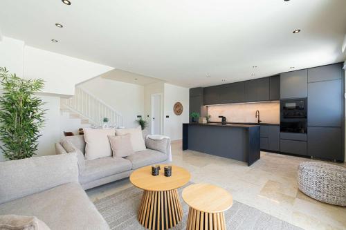 Navigolf 3-Bdr Townhouse with Golf Views and Private Terrace