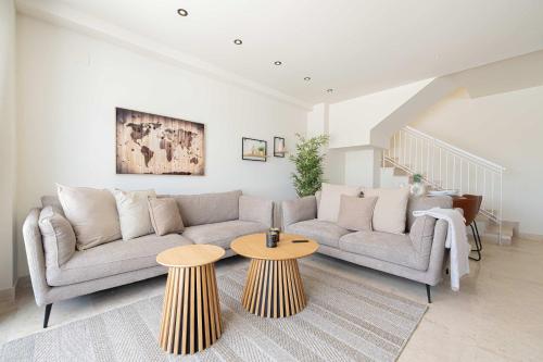 Navigolf 3-Bdr Townhouse with Golf Views and Private Terrace