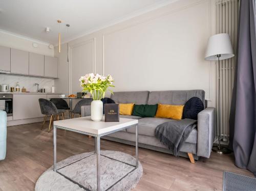 Urban Chic - Mennica Residence - Warsaw Center - For 10 Guests