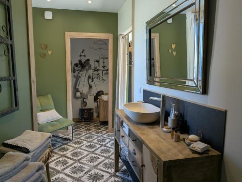 a bathroom with a sink and a mirror at Apart'é in Saint-Brisson-sur-Loire