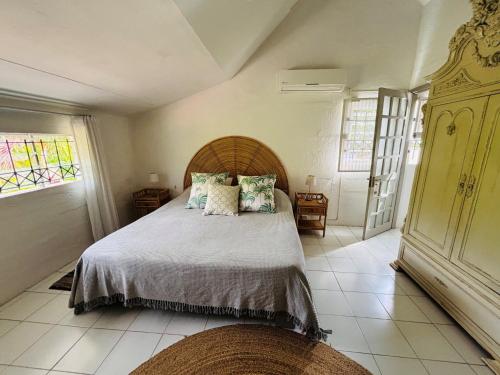 a bedroom with a large bed with pillows on it at Villa Laposte in Rivière Noire