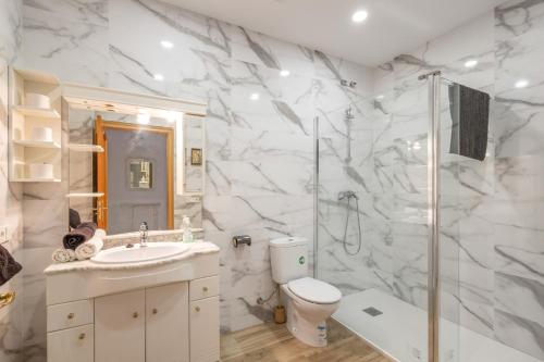 a bathroom with a shower and a toilet and a sink at Villa Santa Susanna 18 in Santa Susanna