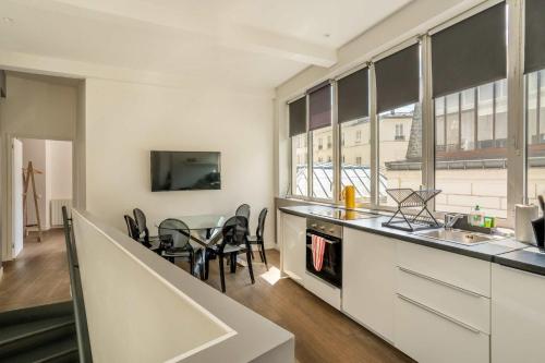 Montmartre Stylish and bright 3BD with terrace