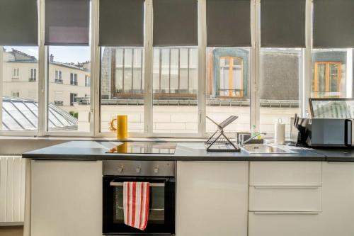 Montmartre Stylish and bright 3BD with terrace