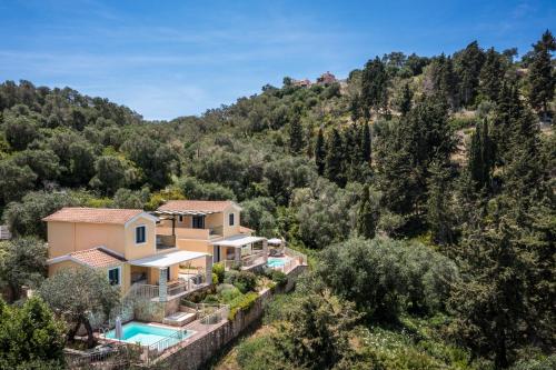 an aerial view of a villa with a mountain at Villas Muscalas by Konnect, 200m from the Beach in Lákka