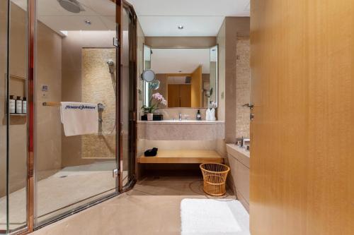 a bathroom with a shower and a sink at Howard Johnson Jinyi Hotel Chongqing in Chongqing