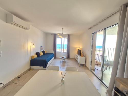 a living room with a bed and a view of the ocean at horizon bleu et détente in Saint-Florent