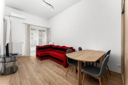 Koszykarska Mezzanine Apartment by BookingHost