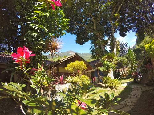 a house with a lot of flowers in front of it at Condomínio Aldeia in Abraão
