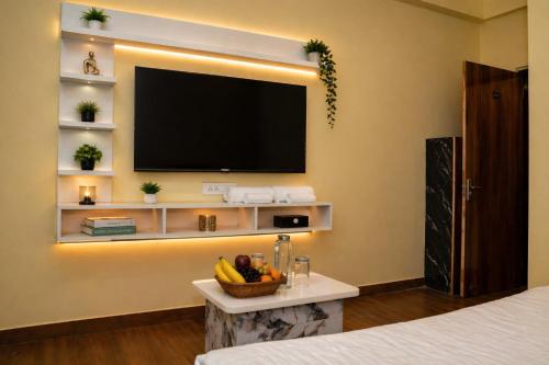 a room with a television and a bowl of fruit on a table at Hotel Amarsar Palace in Amarsar