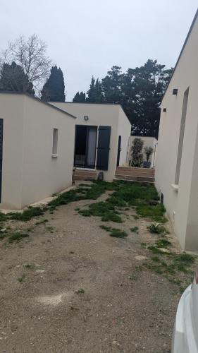 a white building with a yard in front of it at Spa NESSA in Saint-Andiol