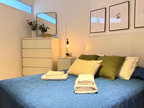 Seaview renovated apartment with outdoor pool