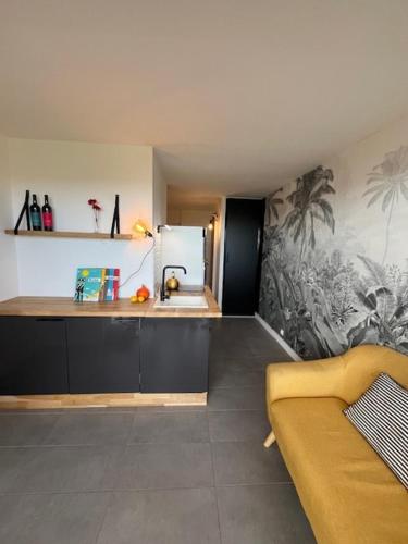 Frontline studio with sea view