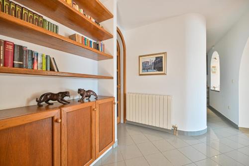 LUXURY VILLA CIOVO Sleeps 17, Infinity Pool, Seafront