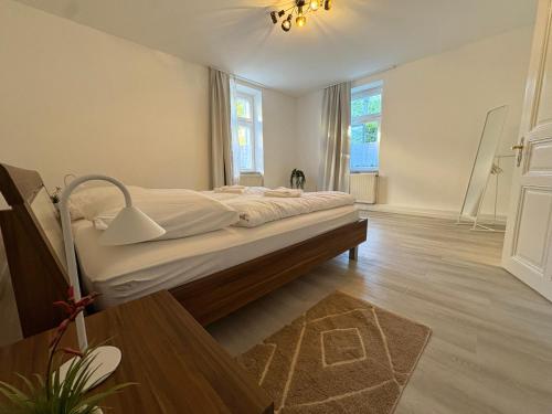 a bedroom with a large bed in a room at Modern Apartment Melk - Altstadt & Parkplatz in Melk