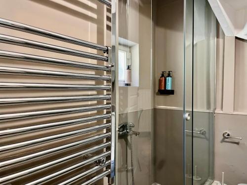 New earthly and idyllic apartment-Acropolis area