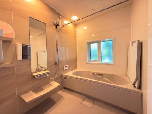 Villa West Hills, Japanese-Style Villa with a Garden, Up to 8 Guests, Parking Free, BBQ Available