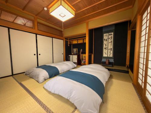 Villa West Hills, Japanese-Style Villa with a Garden, Up to 8 Guests, Parking Free, BBQ Available