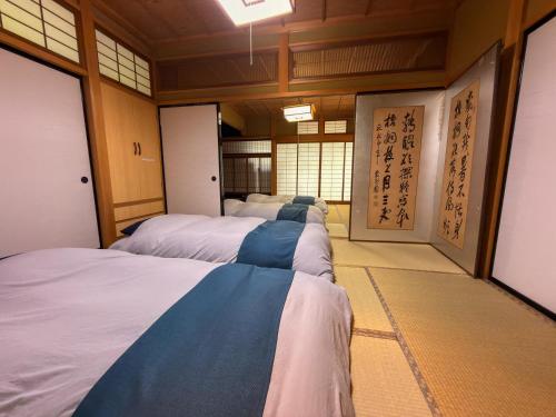 Villa West Hills, Japanese-Style Villa with a Garden, Up to 8 Guests, Parking Free, BBQ Available