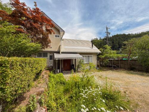 Villa West Hills, Japanese-Style Villa with a Garden, Up to 8 Guests, Parking Free, BBQ Available