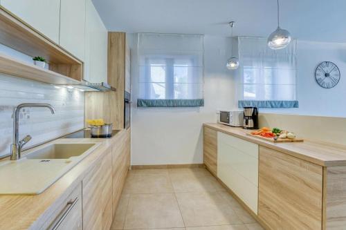 Villa Mare With Private Pool And Garden - Happy Rentals