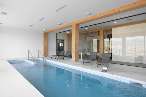 Lovely two bedroom apartment with panoramic sea views