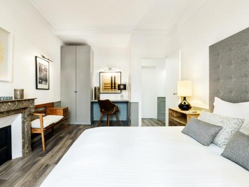 LivinParis - Luxury 4 Bedrooms Montmartre I with AC & Luxury 3 Bedrooms Montmartre I with fans