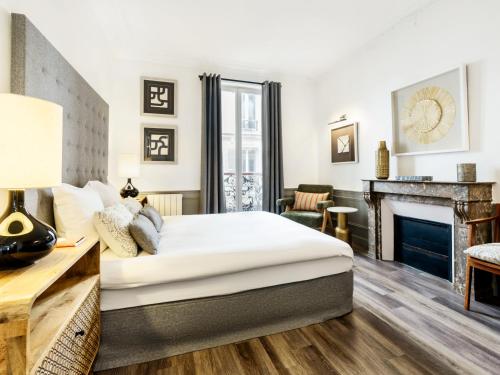 LivinParis - Luxury 4 Bedrooms Montmartre I with AC & Luxury 3 Bedrooms Montmartre I with fans