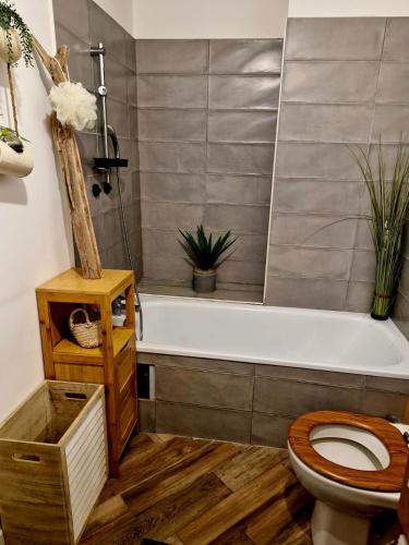Spacious, comfortable, and cozy apartment in Marseille
