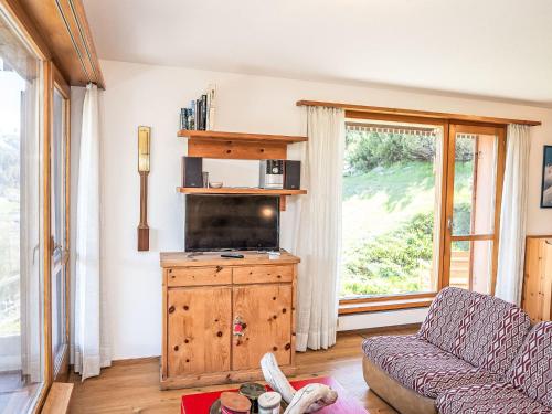 Apartment Chesa La Drosa MO by Interhome