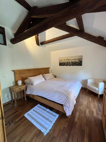 a bedroom with a bed and a wooden floor at Alla vigna in Bassano del Grappa