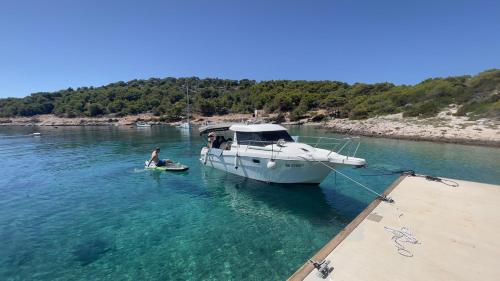 Lorena Private Boat Tour