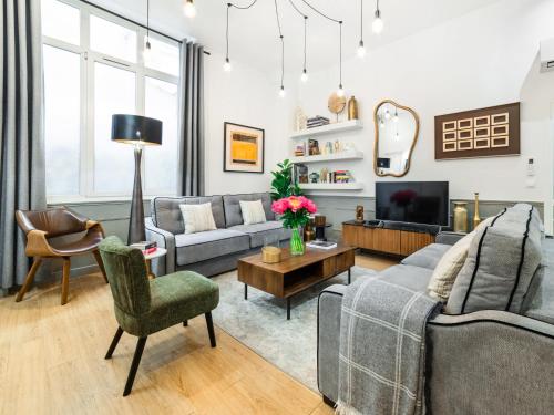 LivinParis - Luxury 4 Bedrooms Montmartre I with AC & Luxury 3 Bedrooms Montmartre I with fans