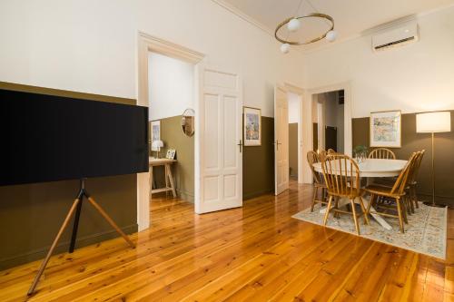 Irene by halu! Spacious 4BD Neoclassical apartment