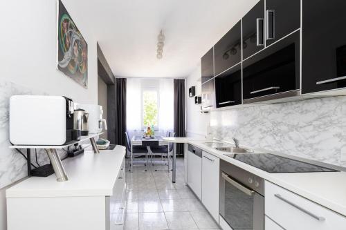 Apartment Aura