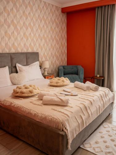 a bedroom with a bed with towels on it at Hotel Boutique Casa Venusian in Venus