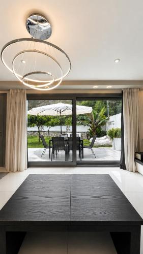 a dining room with a table and a chandelier at Casa di Jiovanni Luxury in Asgourou
