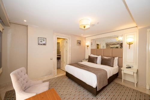 Large Double Room