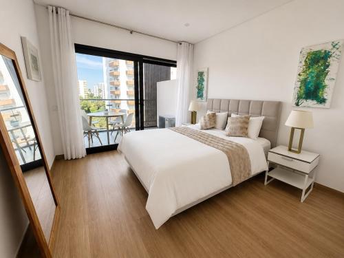 Modern Praia da Rocha Apt 5 Min Beach walk With Pool