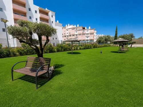 Modern Praia da Rocha Apt 5 Min Beach walk With Pool