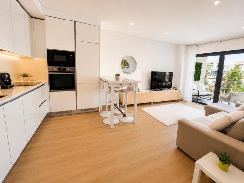 Modern Praia da Rocha Apt 5 Min Beach walk With Pool