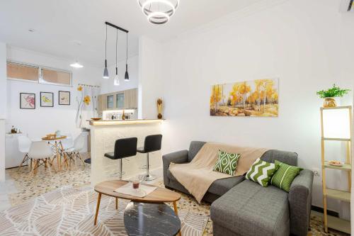 Kalamata's Urban Oasis with Private Balcony
