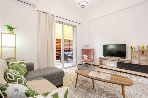 Kalamata's Urban Oasis with Private Balcony
