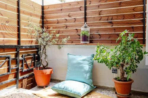 Kalamata's Urban Oasis with Private Balcony