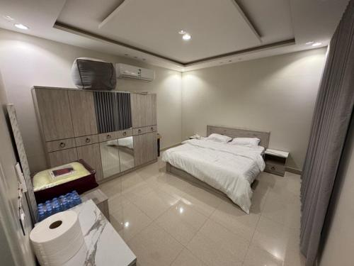 a bedroom with a bed and a toilet in it at شاليه إطلالة in Buraydah
