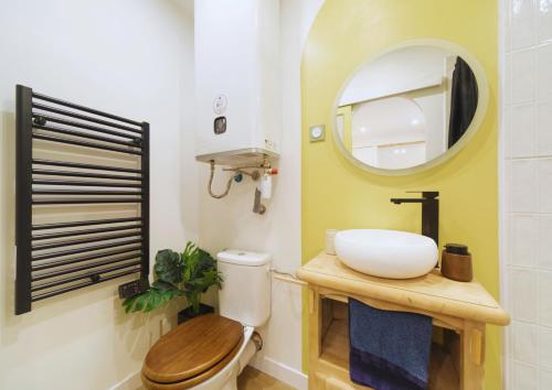 a bathroom with a sink and a mirror at Studio Welcome, petit espace, grand confort in Arudy