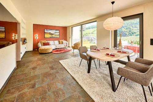 a kitchen and living room with a table and chairs at Wohnen am Weingut - Über den Fässern in Briedel