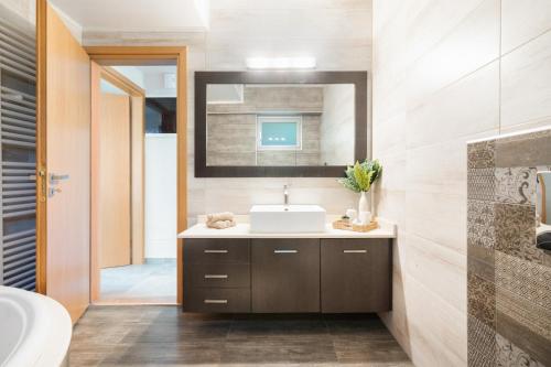 a bathroom with a sink and a mirror at Peaceful house in Goúrnes